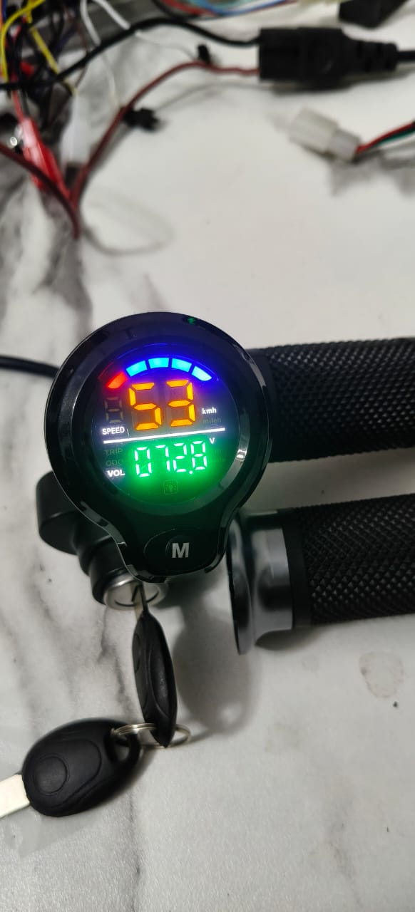 Throttle 24v /72v with voltage showing speedometer battery percentage multiple function - Image 4