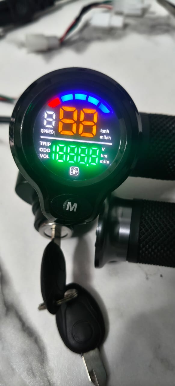 Throttle 24v /72v with voltage showing speedometer battery percentage multiple function