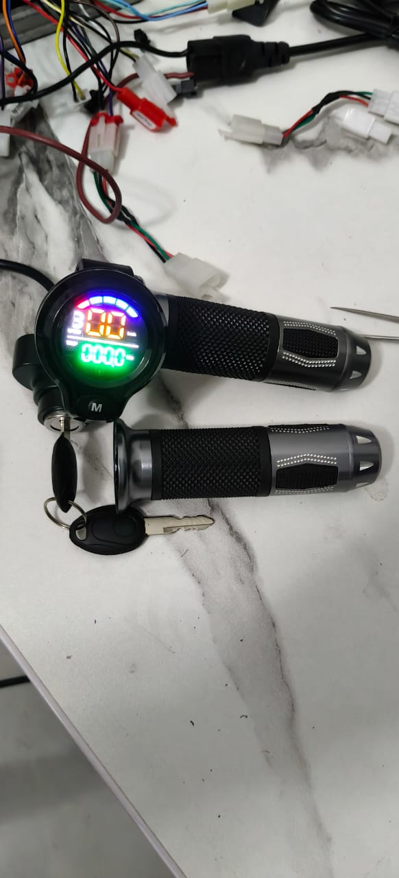 Throttle 24v /72v with voltage showing speedometer battery percentage multiple function - Image 2